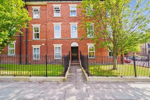2 bed property, in Upper Parliament Street, £150,000