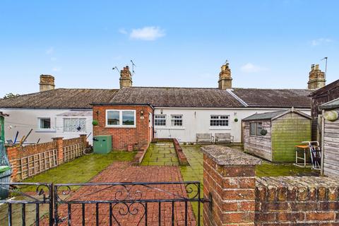 3 bed property, in Colliers Close, £180,000