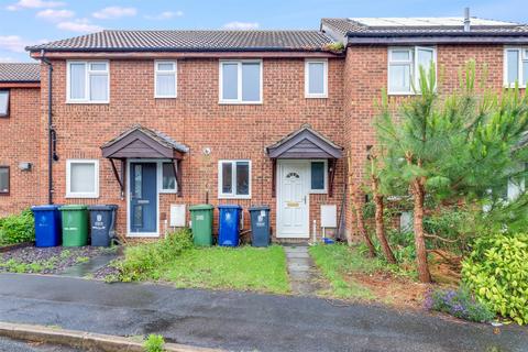 2 bed property, in Speedwell Close, £310,000