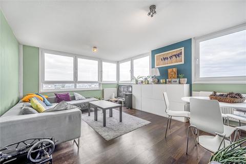 2 bed property, in Surrey Lane, £325,000