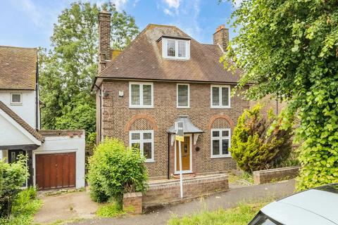 4 bed property, in Pollards Hill West, £725,000