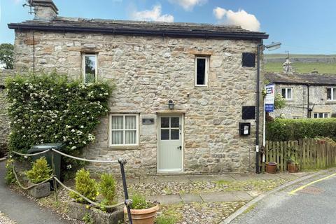 1 bed property, in Middle Lane, £249,950
