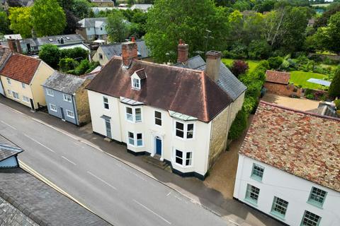 4 bed property, in High Street, £650,000
