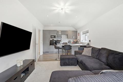 2 bed property, in Leighton Road, £350,000