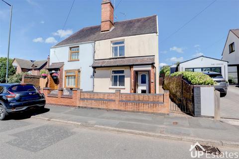 3 bed property, in Castle Road, £200,000