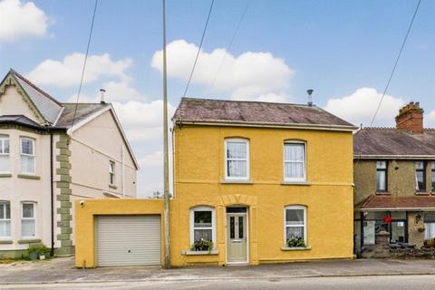 4 bed property, in Gwscwm Road, £289,950