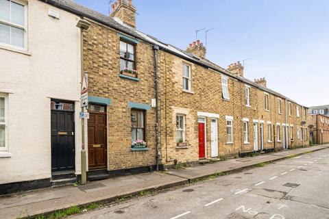 2 bed property, in Catherine Street, £450,000