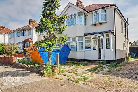3 bed property, in Portland Crescent, £650,000