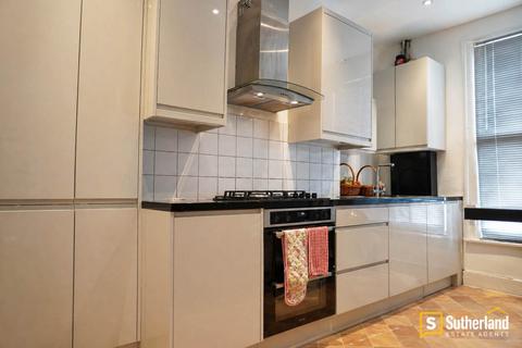 3 bed property, in Cathnor Road, £610,000