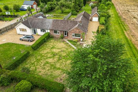 4 bed property, in Button End, £495,000