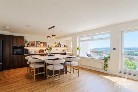 4 bed property, in Plymouth, £600,000