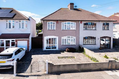3 bed property, in Bostall Park Avenue, £500,000