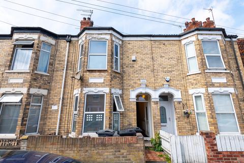 4 bed property, in Falmouth Street, £140,000