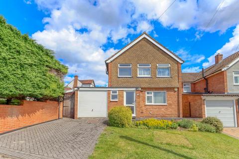 3 bed property, in Uplands Close, £500,000