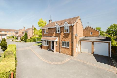 4 bed property, in Audley Close, £475,000