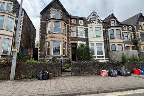 5 bed property, in Newport Road, £395,000