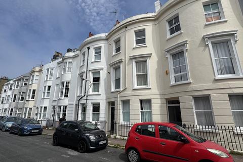 1 bed property, in St Georges Terrace, £200,000