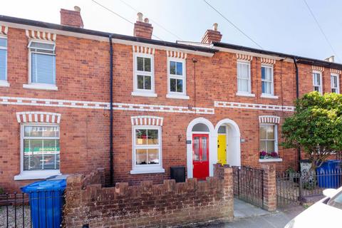 2 bed property, in Belmont Road, £500,000
