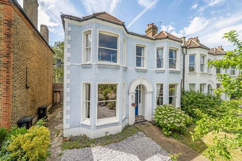 5 bed property, in Wellmeadow Road, £1,100,000
