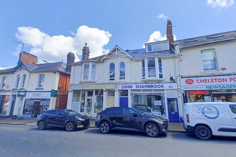 1 bed property, in Walnut Road, £90,000