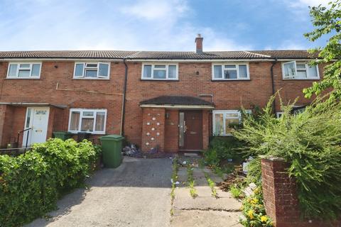 3 bed property, in Arnold Avenue, £140,000