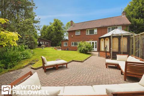 4 bed property, in Chequers Close, £500,000