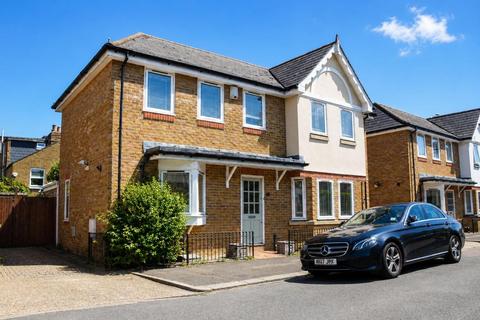 3 bed property, in Avenue Gardens, £1,050,000