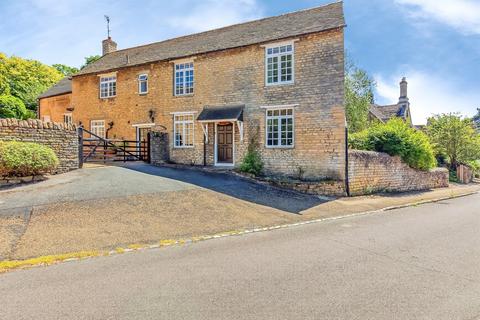 4 bed property, in High Street, £600,000