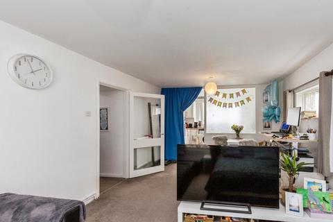 1 bed property, in Hambleton Hill, £140,000