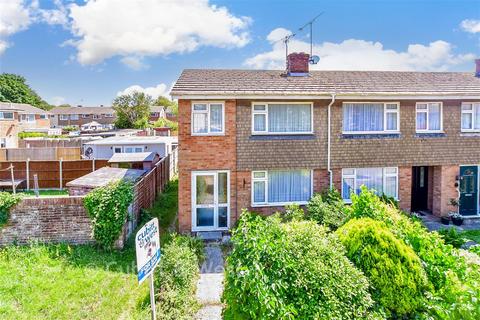 3 bed property, in Ambersham Crescent, £290,000