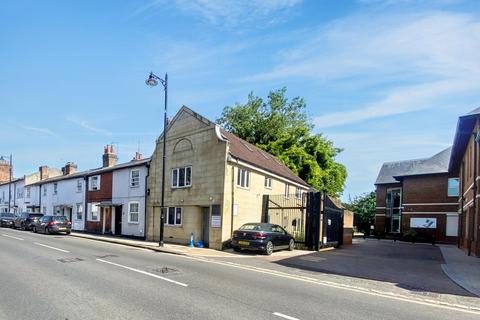 3 bed property, in Sterling House, £375,000