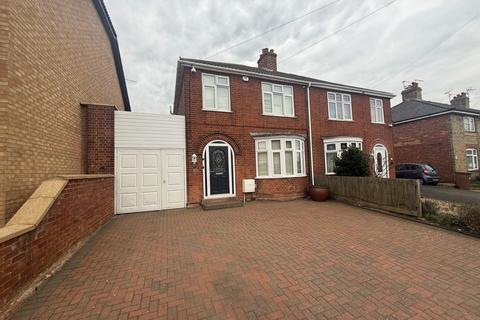 3 bed property, in South Street, £270,000