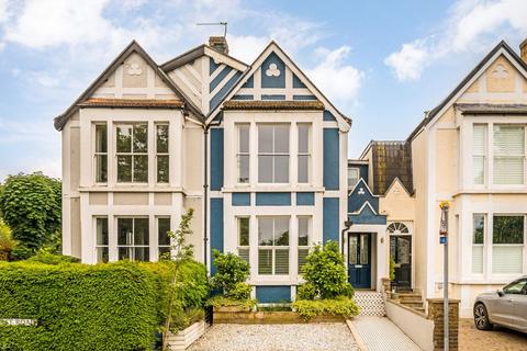 4 bed property, in Hurst Road, £1,250,000