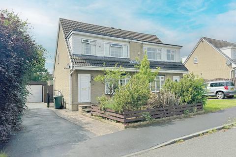 3 bed property, in Oakroyd Road, £240,000