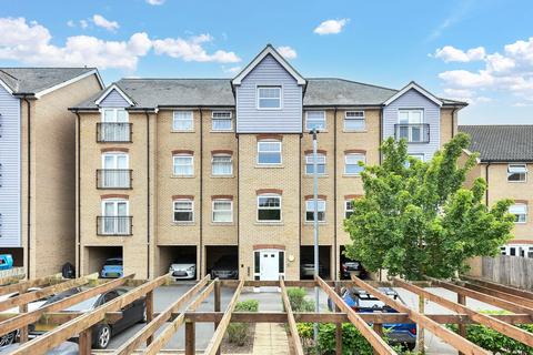 2 bed property, in Dobede Way, £130,000