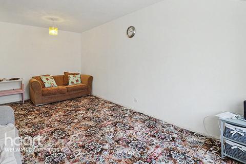 2 bed property, in Birchall Wood, £475,000