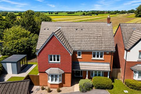 5 bed property, in The Spinney, £770,000