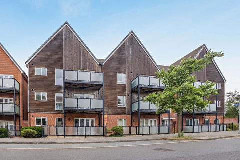 2 bed property, in Laurens Van Der Post Way, £190,000