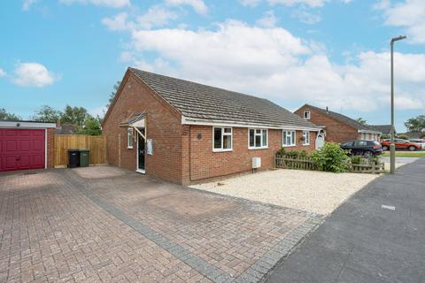 2 bed property, in The Cedars, £335,000
