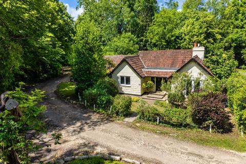 3 bed property, in Unstead Wood, £750,000