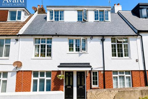 2 bed property, in May Road, £270,000