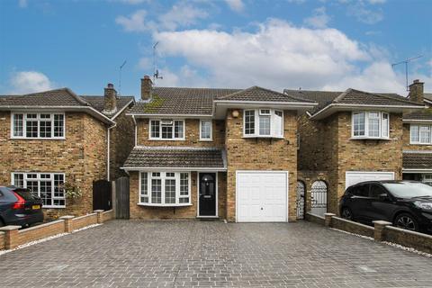 5 bed property, in Rectory Chase, £875,000
