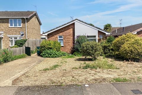 2 bed property, in Bush Lane, £210,000