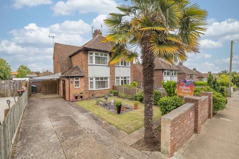 2 bed property, in Herne Bay Road, £300,000