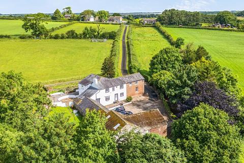 5 bed property, in Waverbridge, £595,000