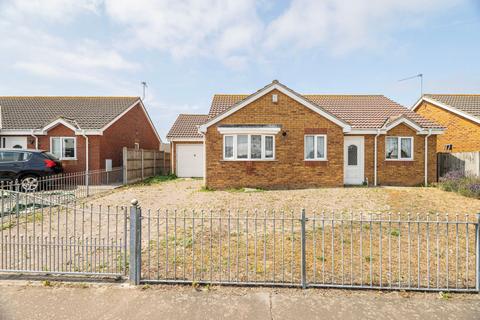 2 bed property, in Fremantle Road, £272,000