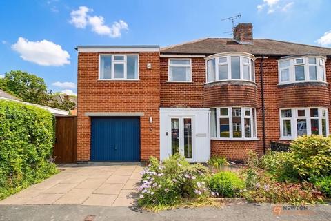4 bed property, in Fairbourne Road, £325,000