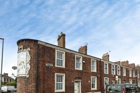 1 bed property, in Woodrouffe Terrace, £40,000