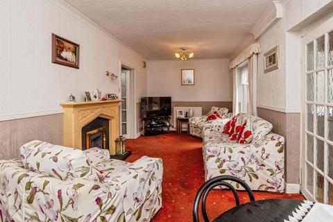 3 bed property, in Bloxwich Lane, £170,000