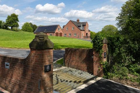 8 bed property, in Hillcliff Lane, £1,500,000